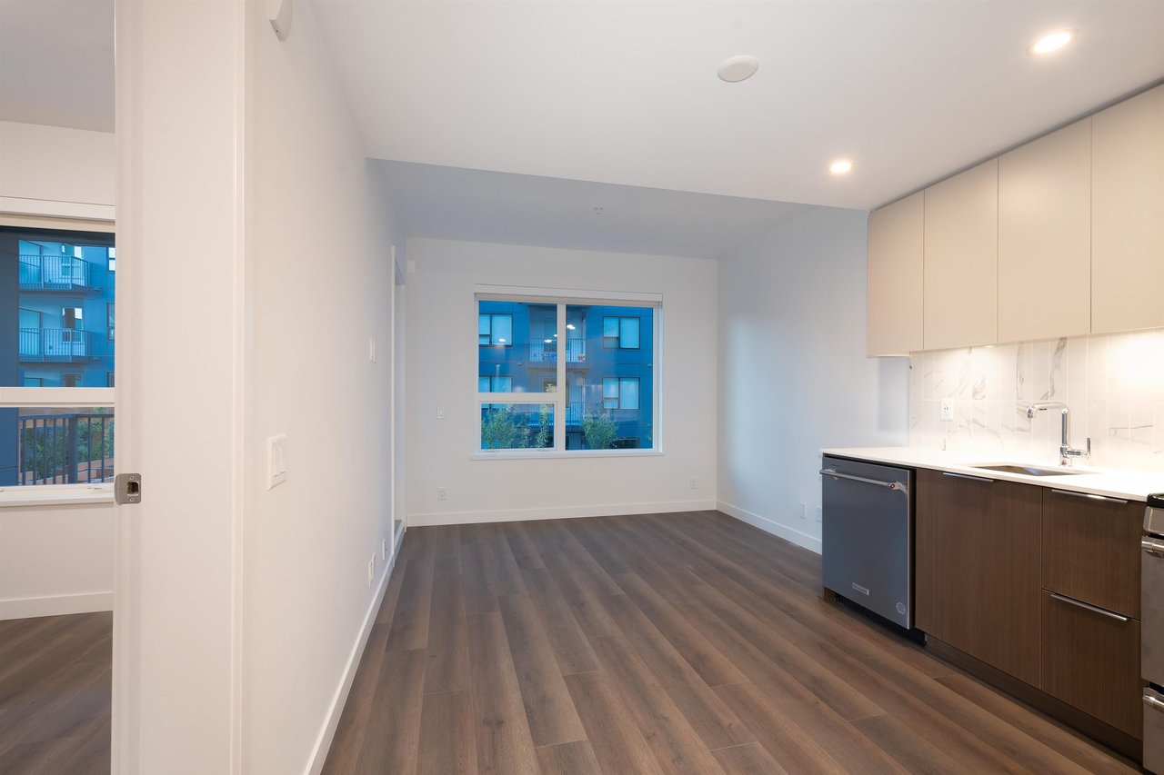 216-645 Como Lake Avenue, Coquitlam