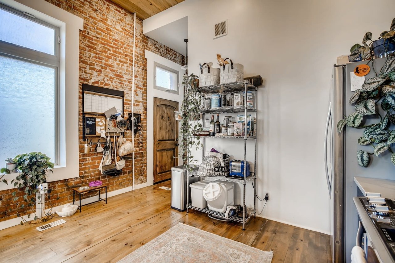701 W 6th Ave