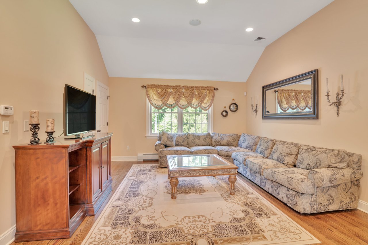 8 Glenbrook Drive