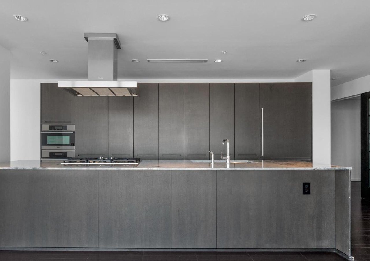 Suite 4806 -180 University Avenue