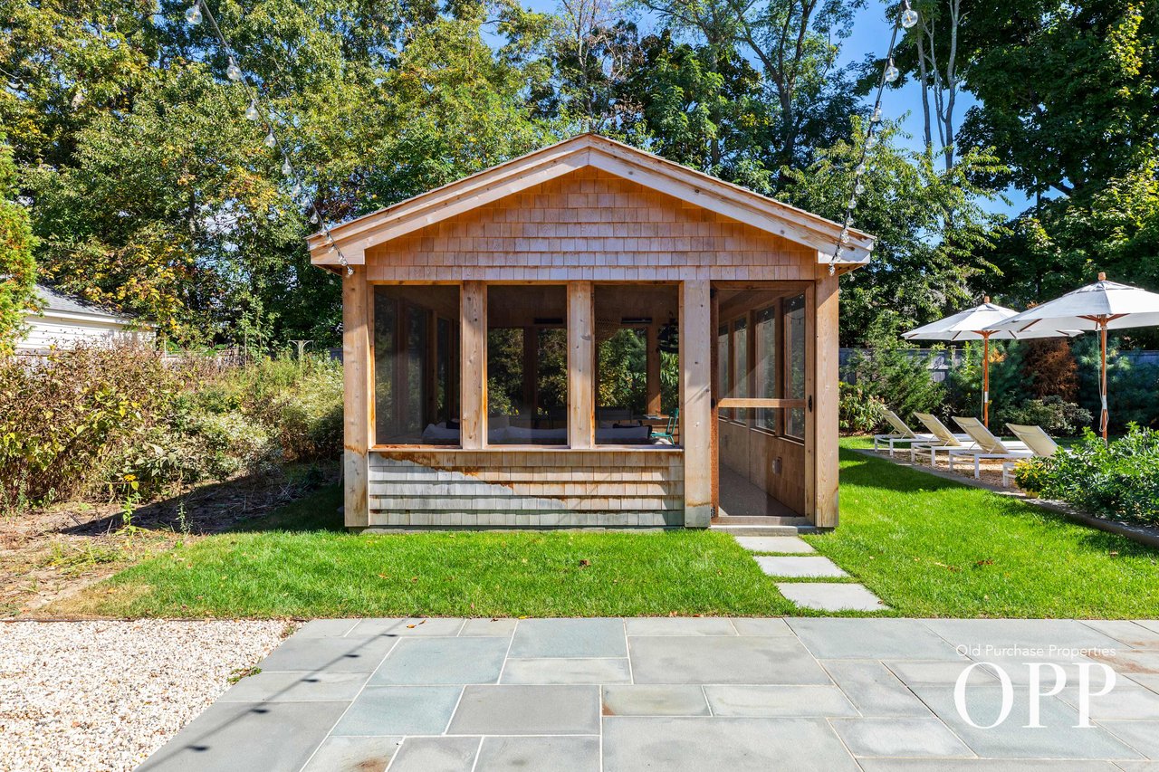  Stylish Cape Cod Retreat in Bellport Village