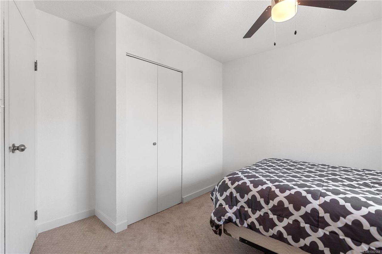 303-848 Esquimalt Rd, Esquimalt