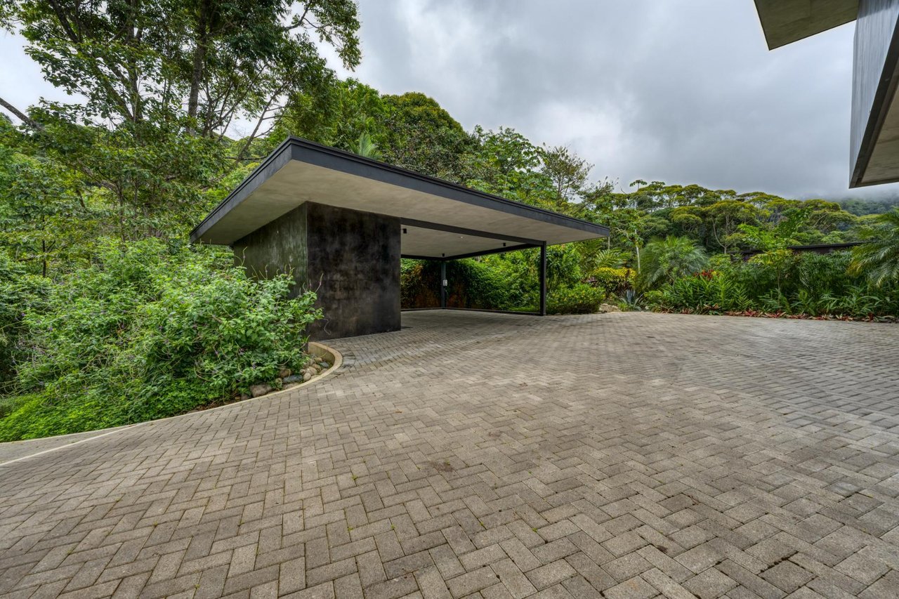 Architectural Whale Tail Villa, Dominical, Puntarenas