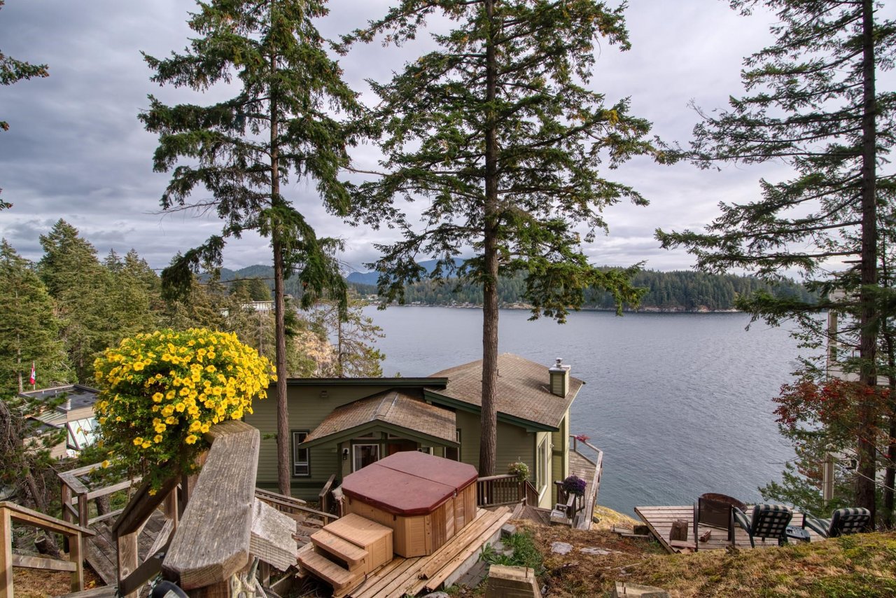 280 Arbutus Reach Rd