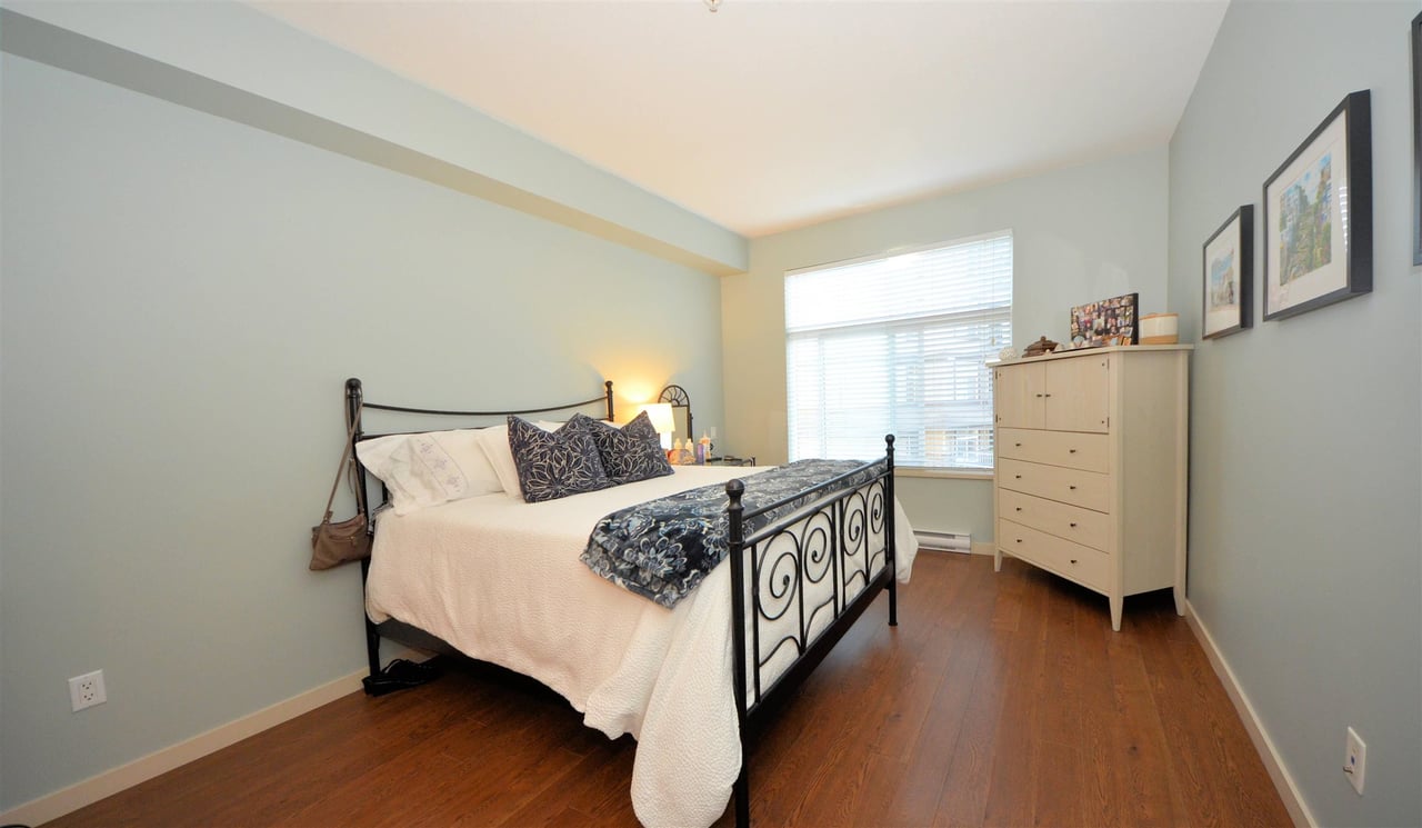 302-33328 E Bourquin Cres