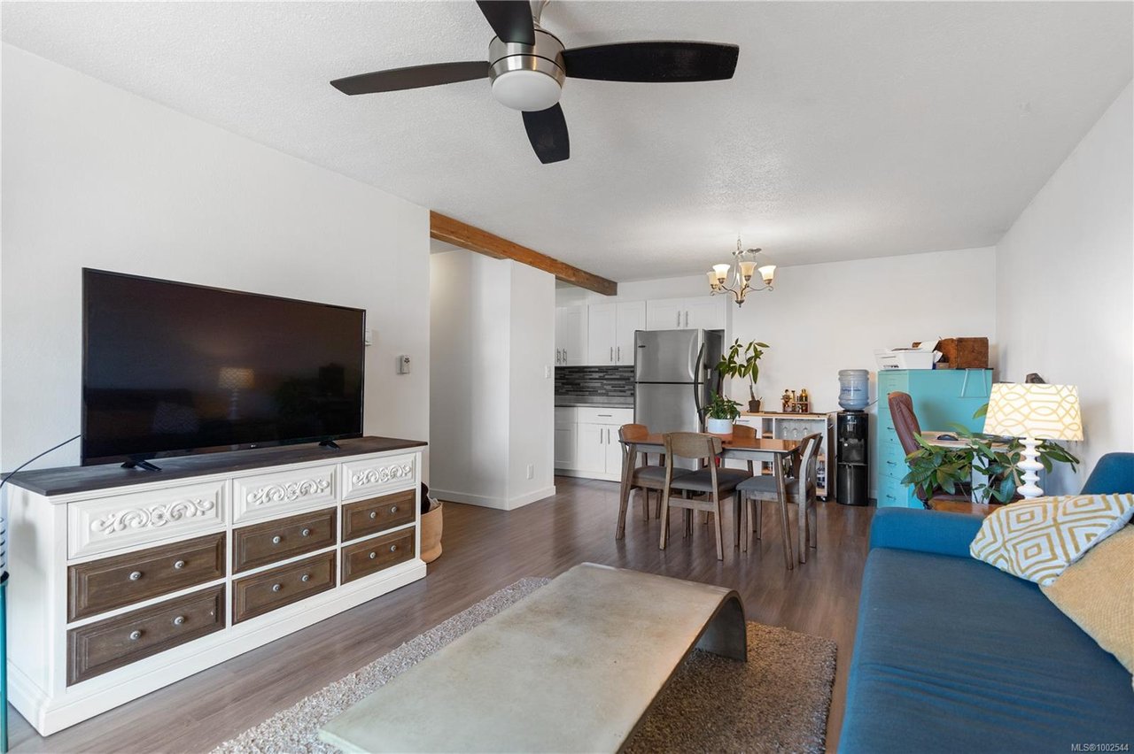 303-848 Esquimalt Rd, Esquimalt