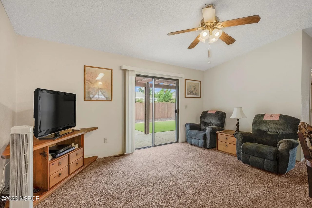 3276 Greenacre Dr