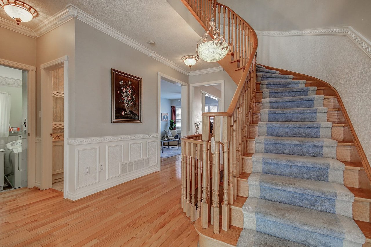 165 Bristol Rd E 