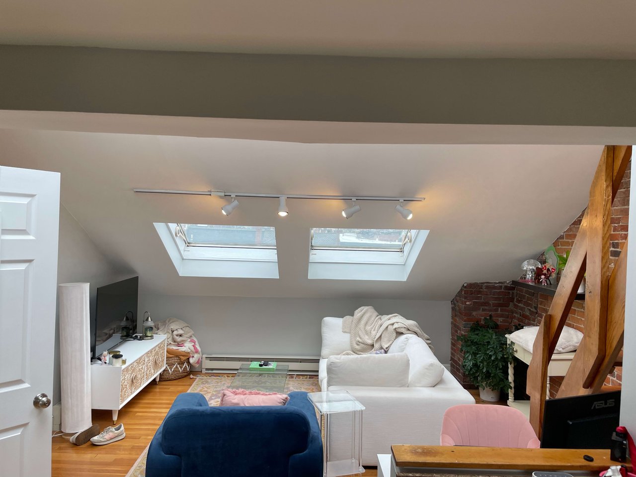 Unique Penthouse 1 bed w/ 2 Decks, exposed brick and laundry in unit! 