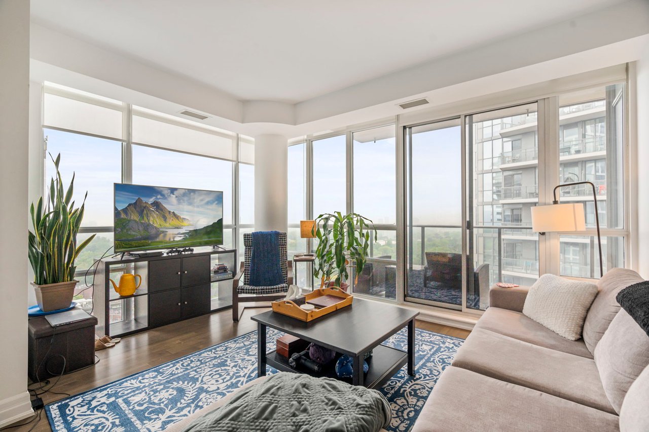 SOLD: Corner Suite At The Desirable 500 St. Clair