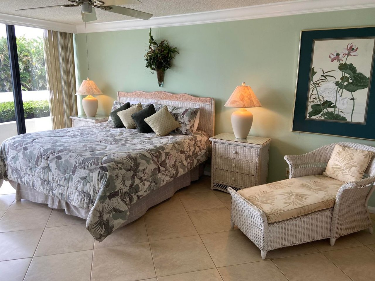 122 Lakeshore Drive #2320