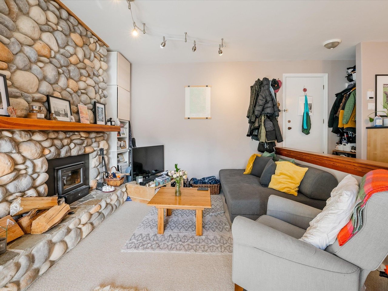 D204-1400 Alta Lake Rd
