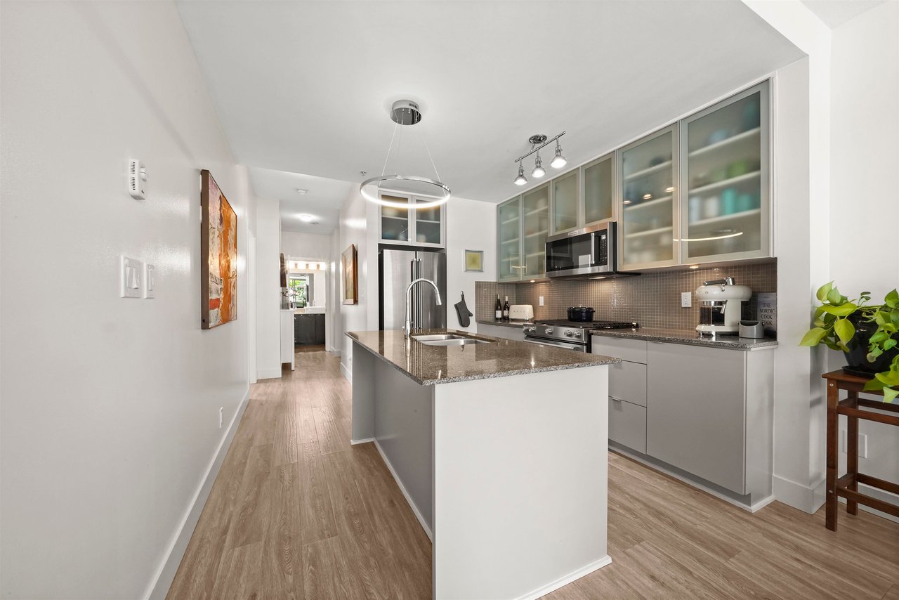 314-298 E 11th Ave