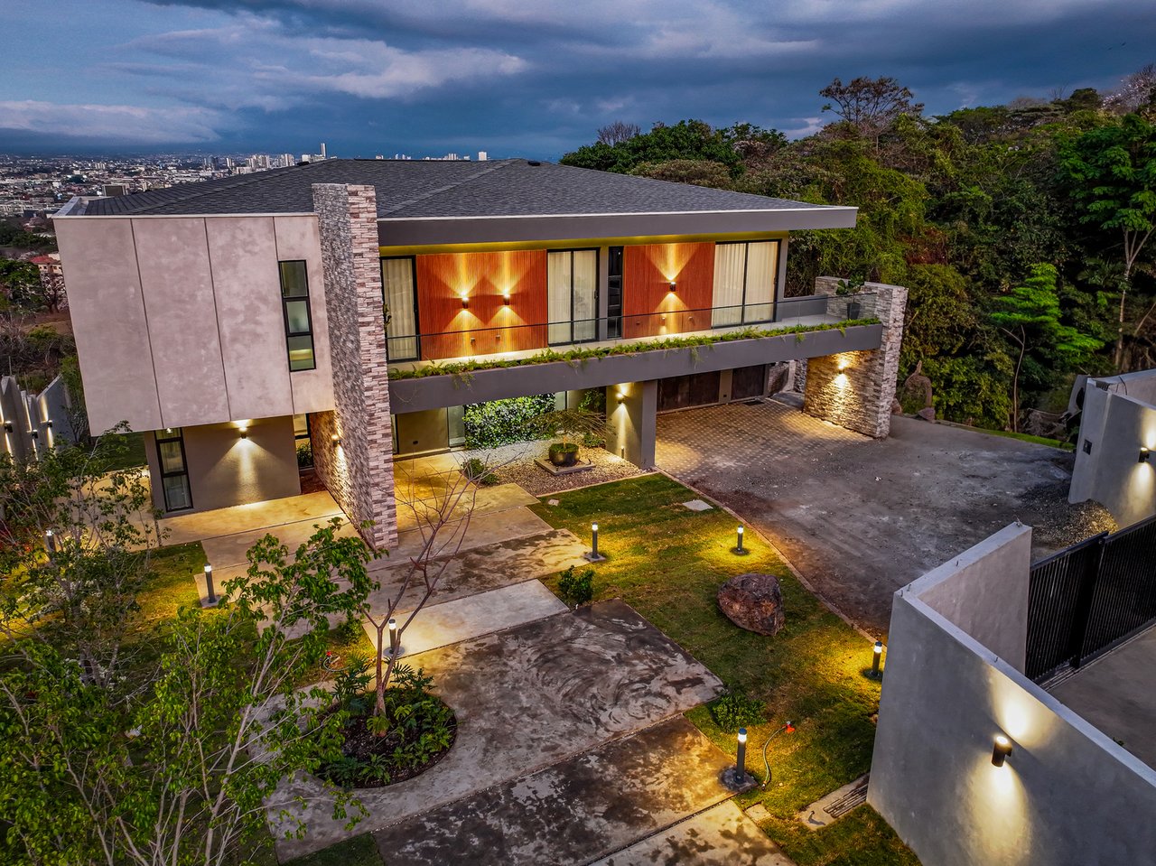 Panoramic City View Estate Home, Escazu, San Jose