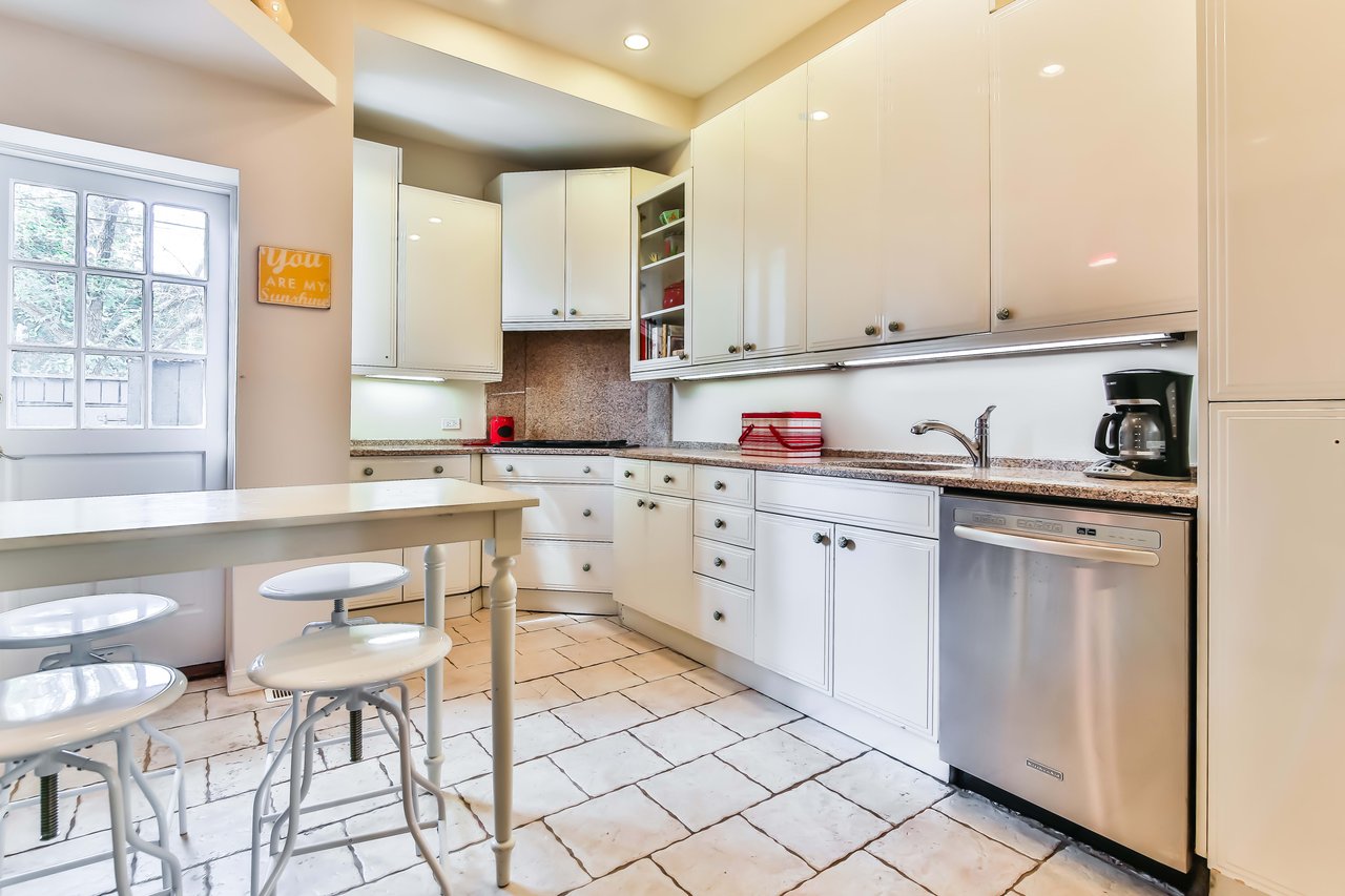3806 N Alta Vista Ter