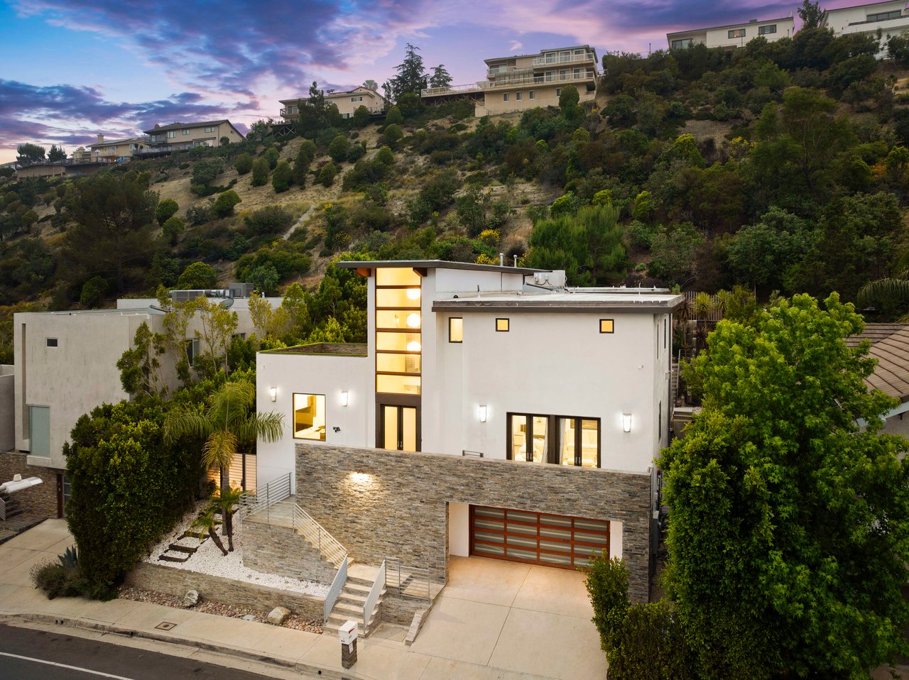 2437 Apollo Dr, Hollywood Hills