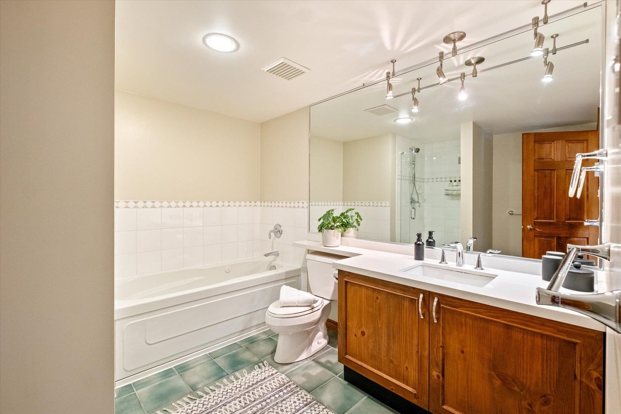 13-4644 Blackcomb Wy