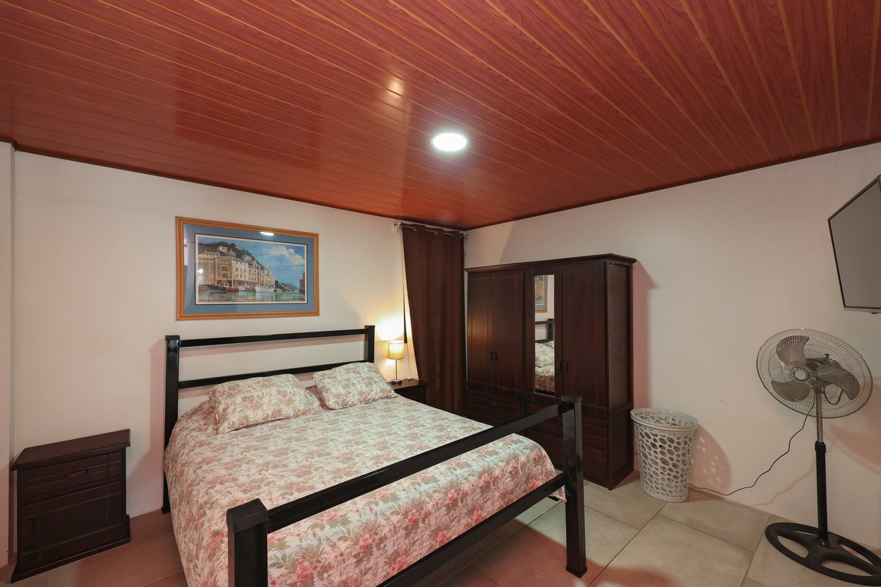 Turnkey Income Guesthouse, Curridabat, San Jose