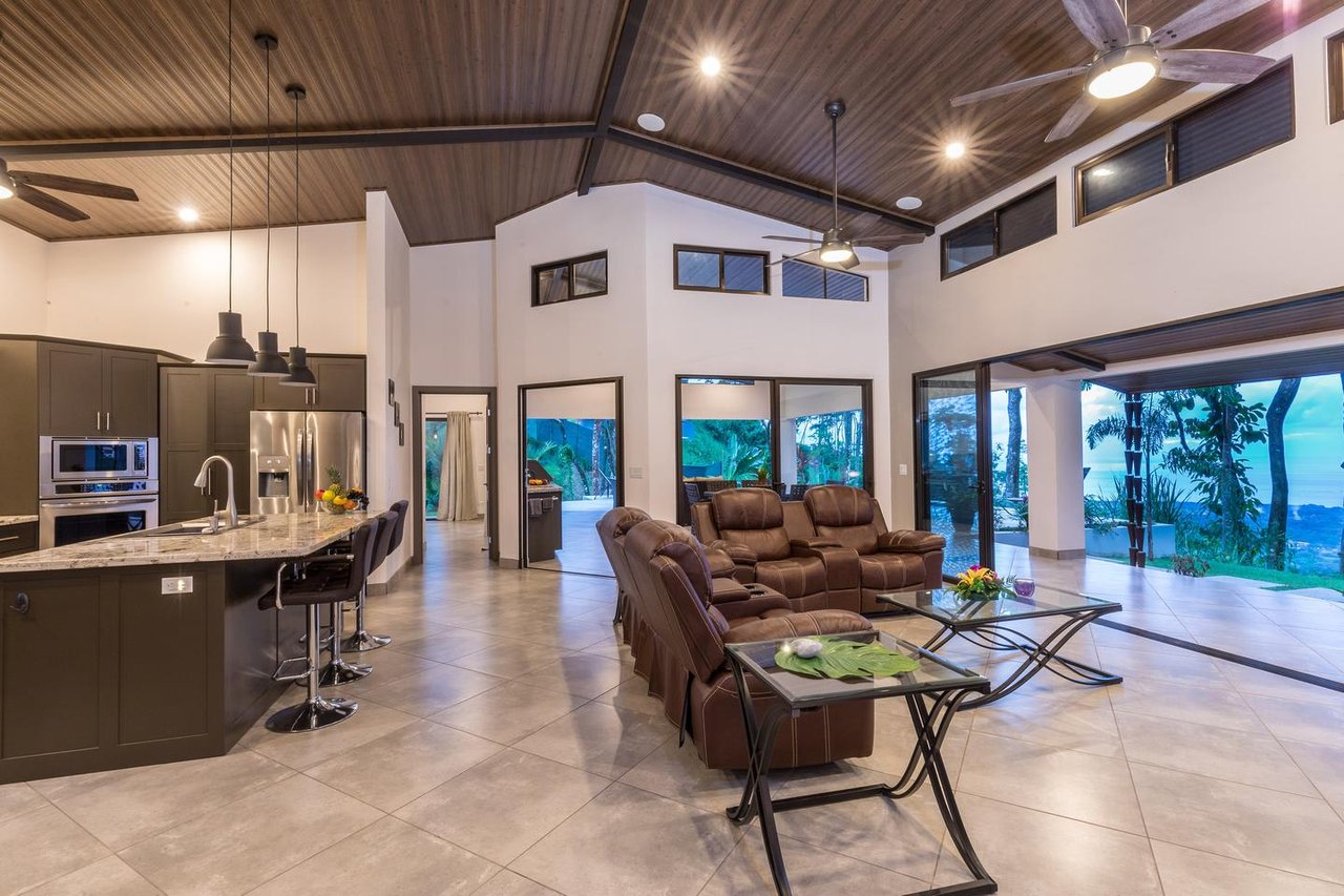 Casa Bonita, Luxury Home W. Whales Tail, Ocean Views