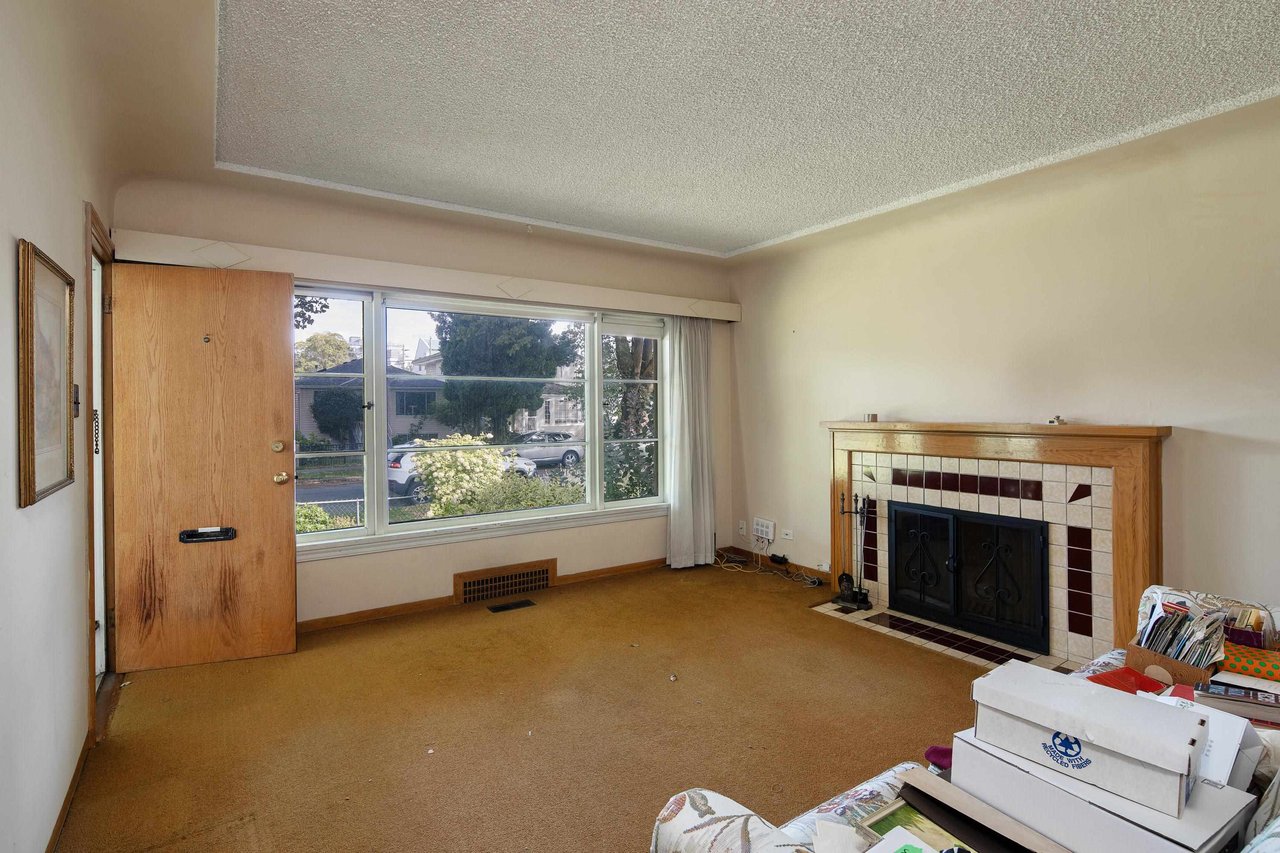 158 E 42nd Ave