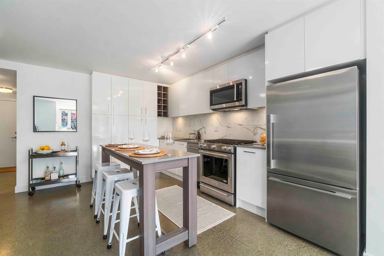 303-231 E Pender Street, Vancouver