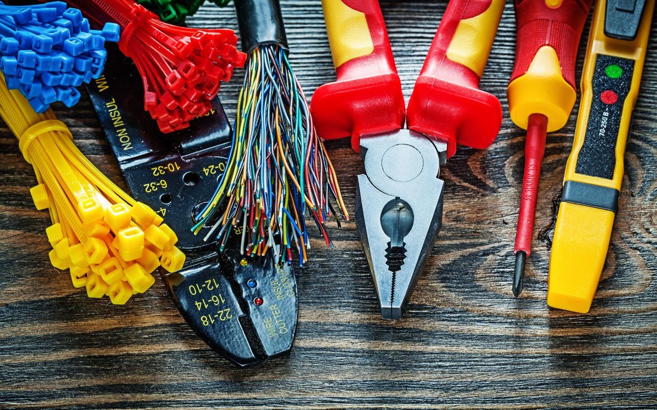 Maintenance: Electrical Checklist Items To Keep Your Home Safe