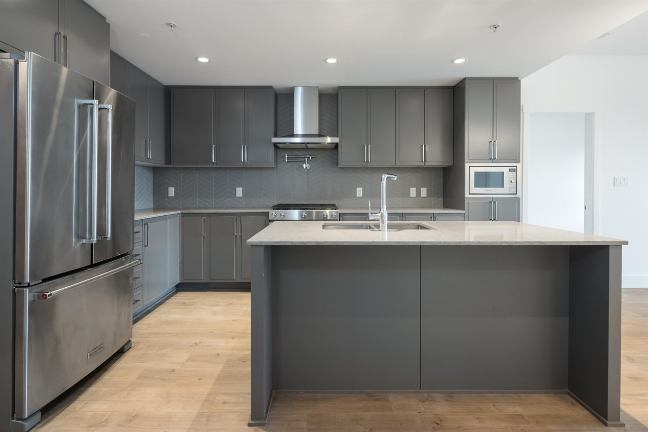 402-4477 Hastings St