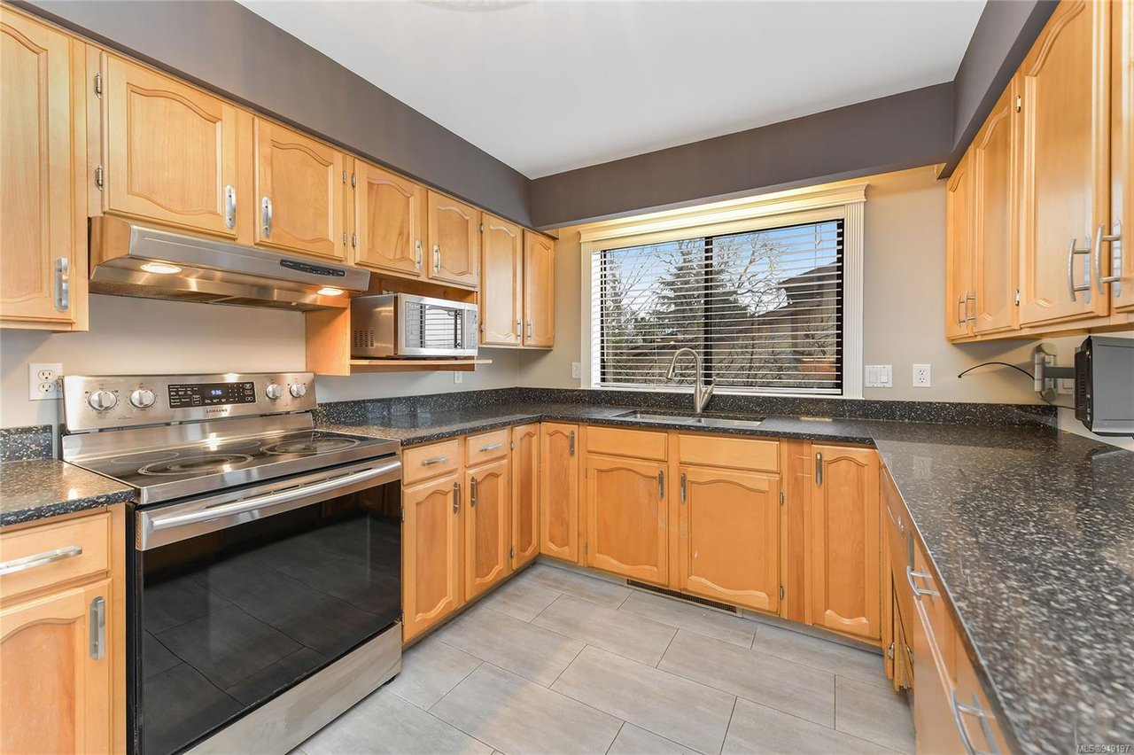 879 Denford Cres