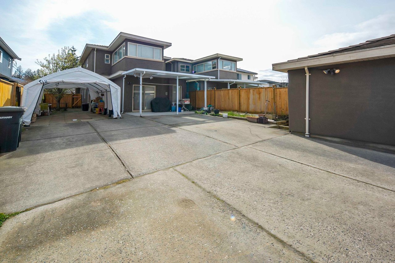 6963 Nelson Ave