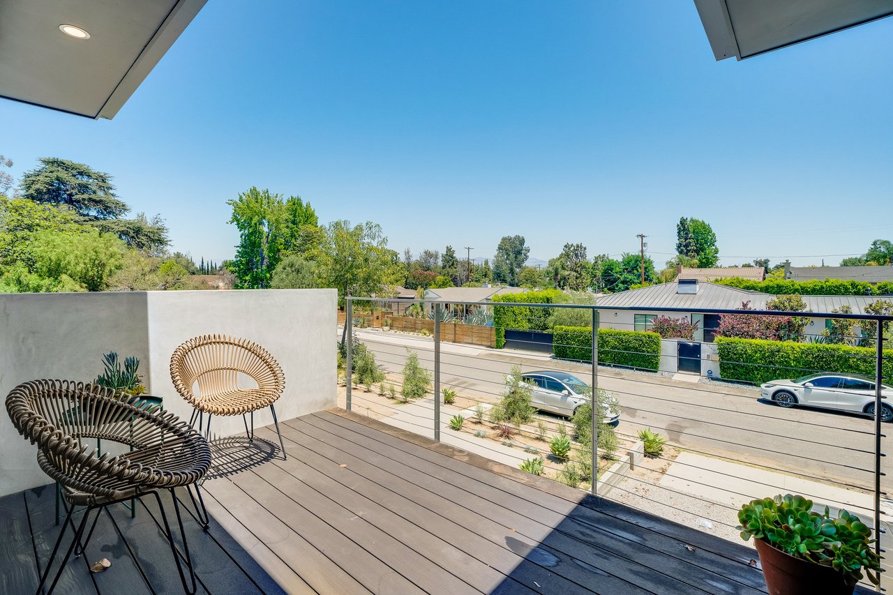 Studio City Modern 1 Bedroom + Office Loft