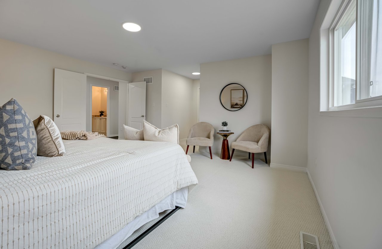 18 Fred Jackman Ave