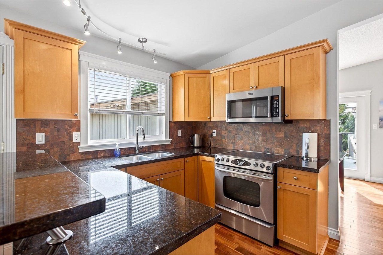 320 Dartmoor Dr