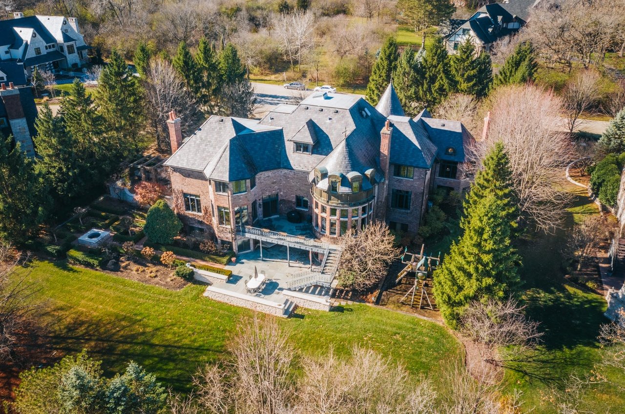 6631 Lee Ct