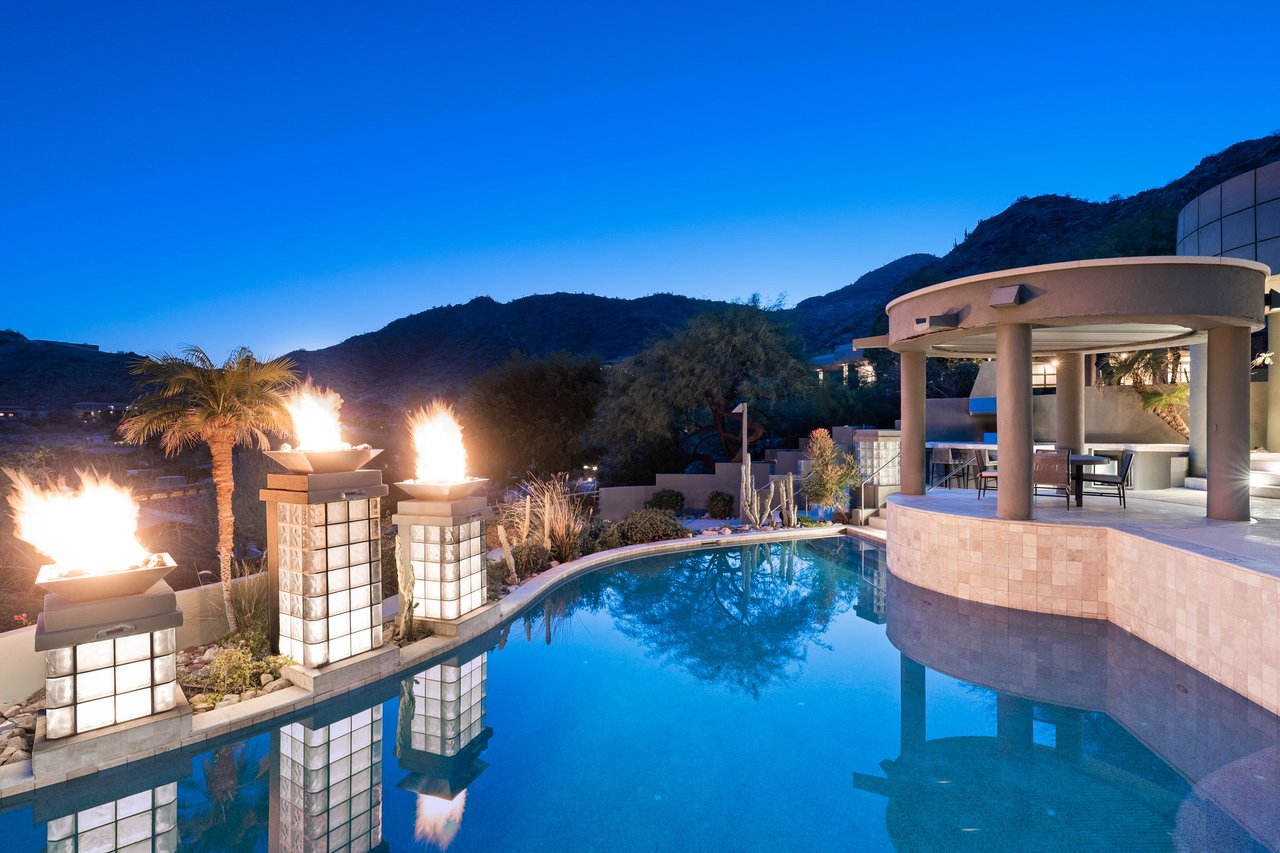 4612 E Foothill Dr