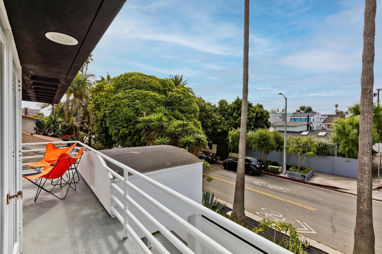 2332 Ocean Avenue, Venice 