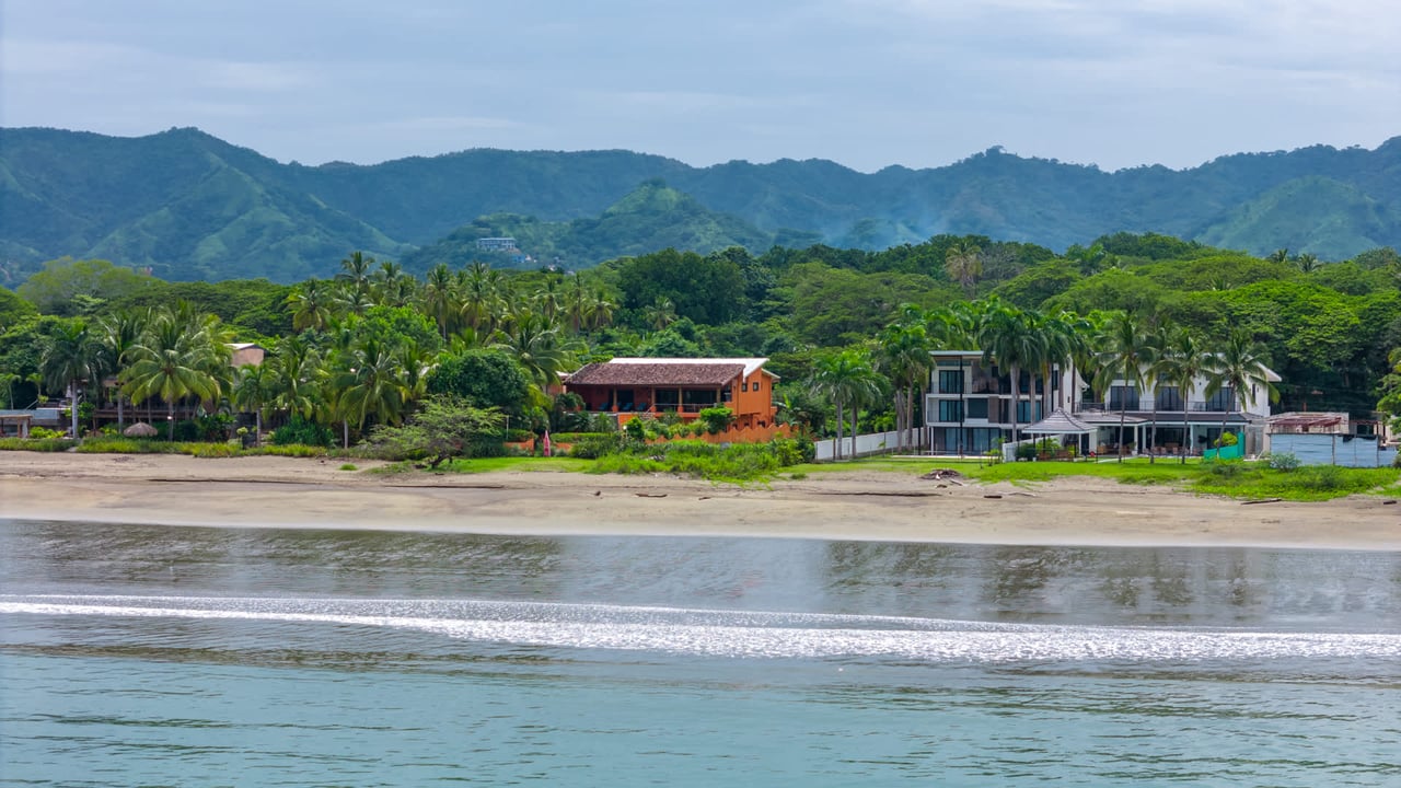 Titled Beachfront Casa de Sueños