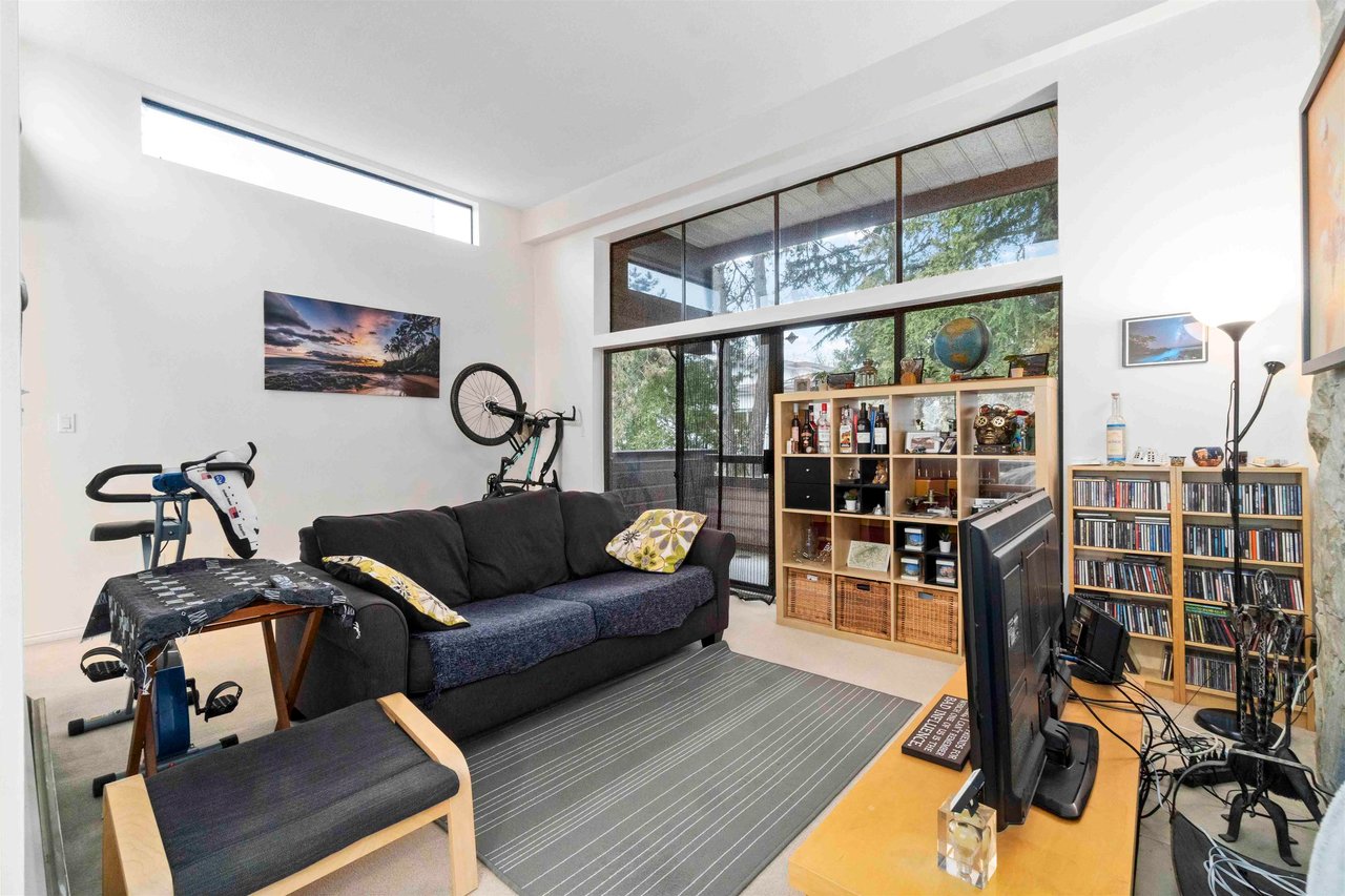 310-2255 W 8th Ave