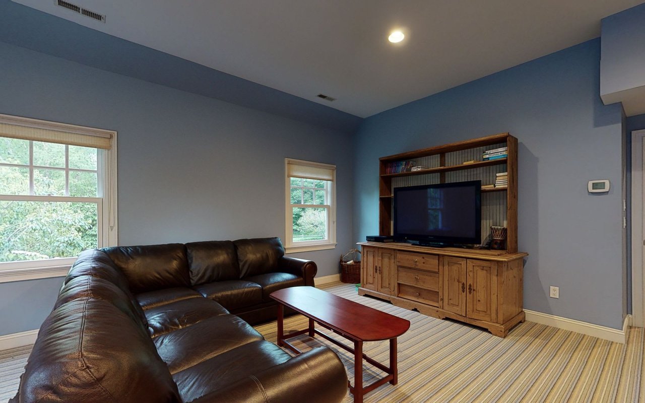 1615 Cross Highway