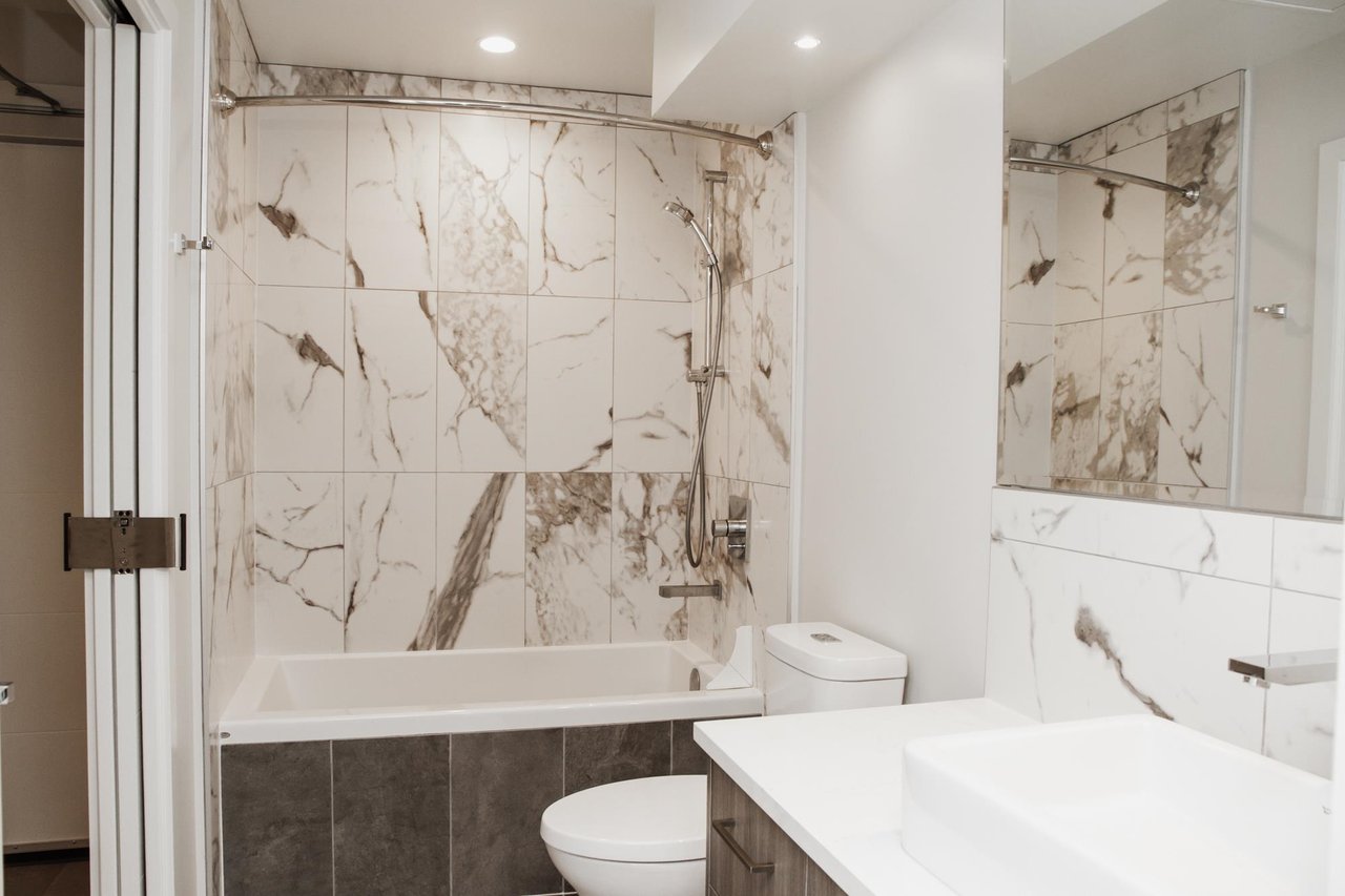 212-528 W King Edward Ave
