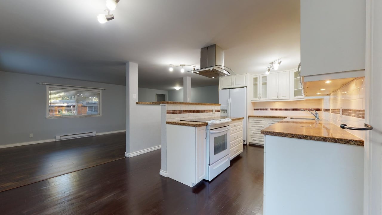 230-1830 Mamquam Rd