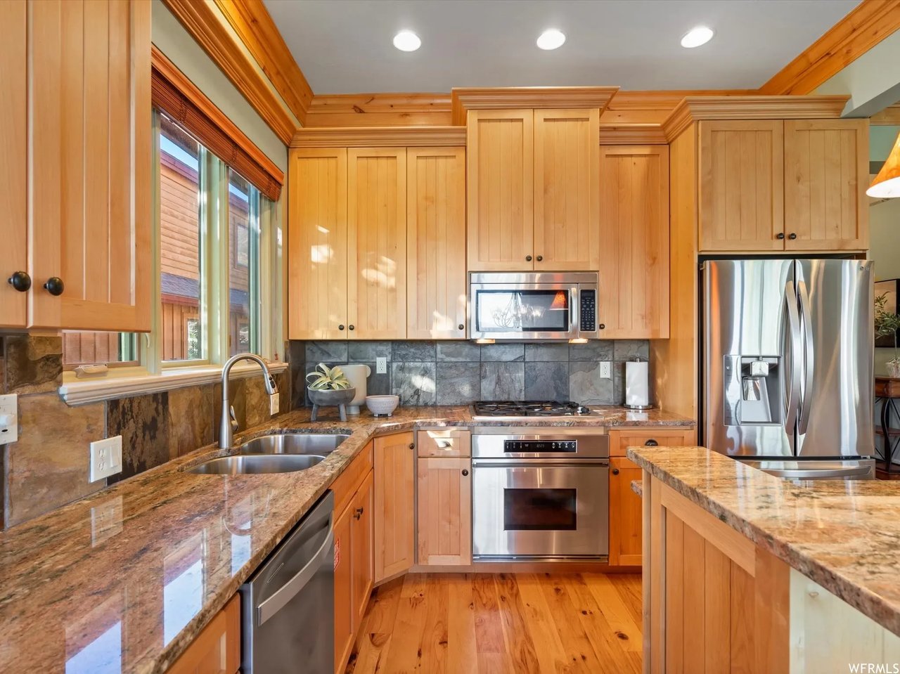 5823 E Elkhorn Dr