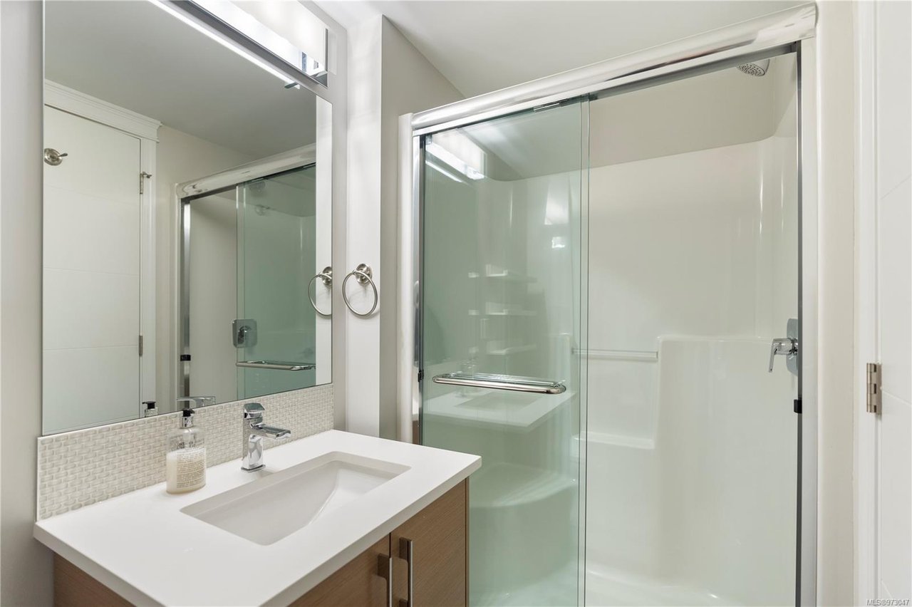 921 Whirlaway Cres