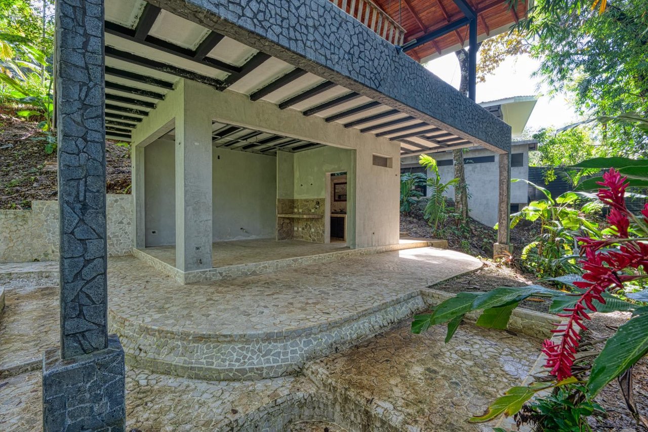 5 Bedroom Single Family Homes