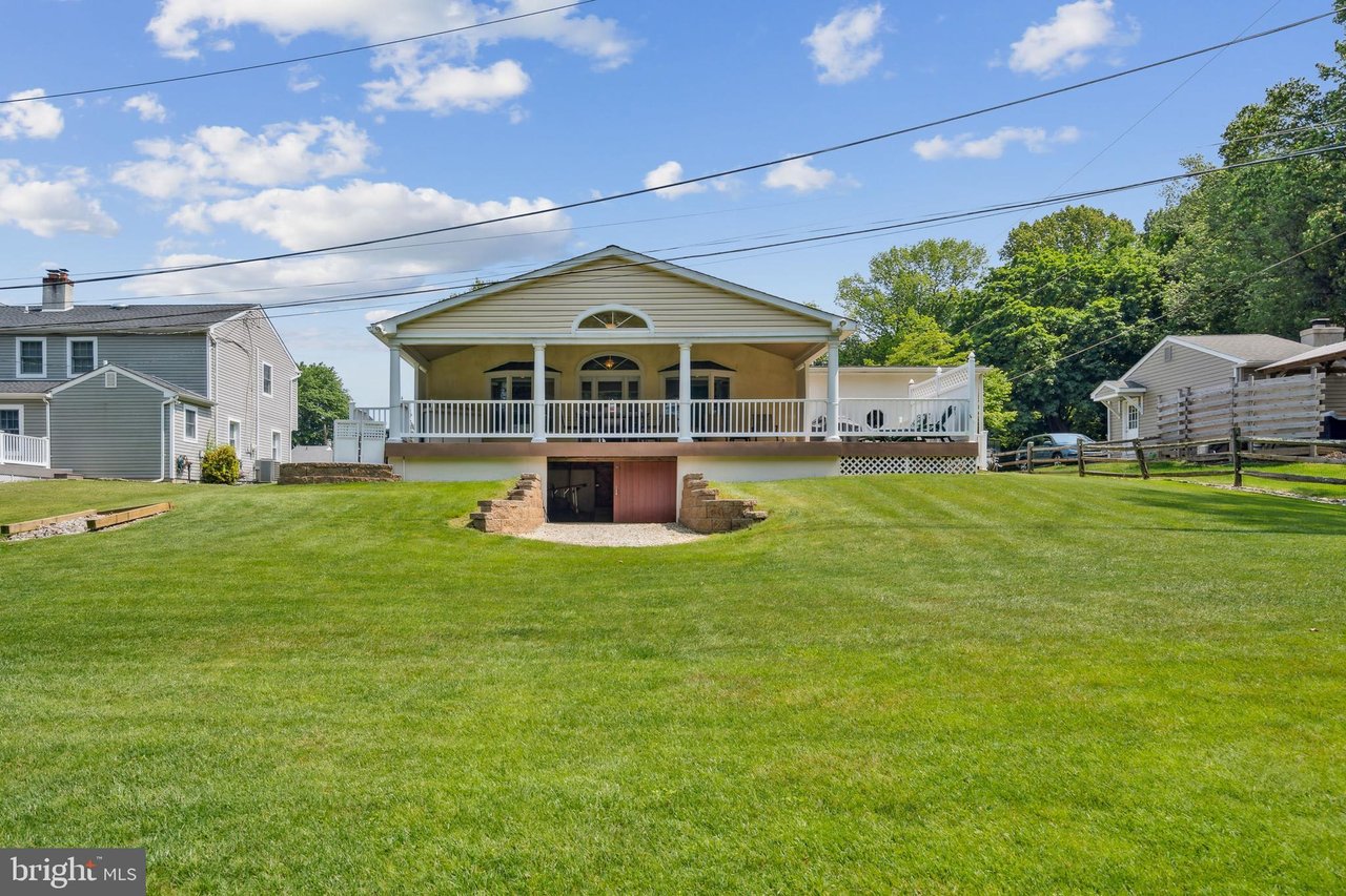 320 Rose Ln
