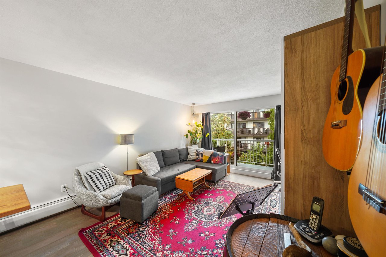 317-371 Ellesmere Ave