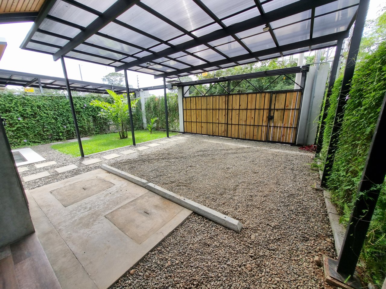 Contemporary Walk to Beach Home, Uvita, Puntarenas