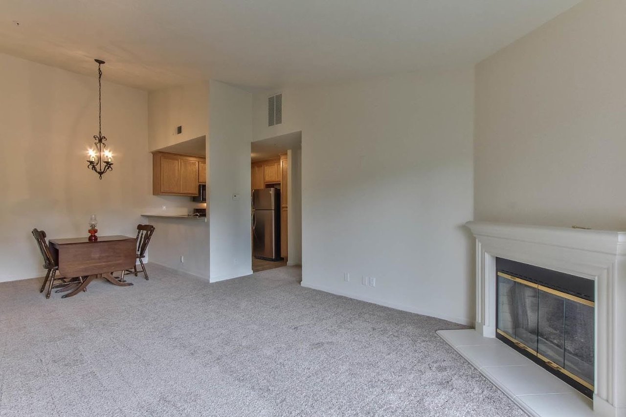 425 W Laurel Dr APT G