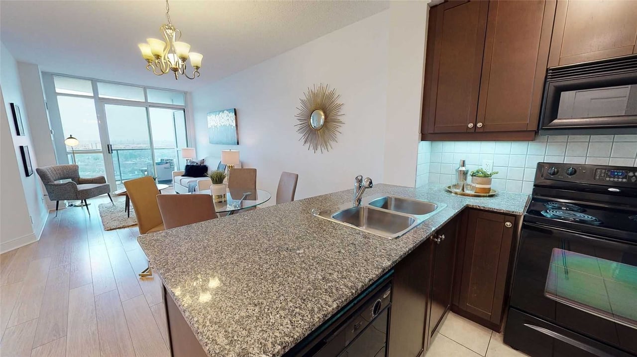 Gorgeous Condo in Square One Mississauga