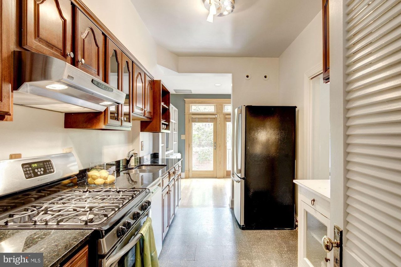 2811 Woodley Rd NW
