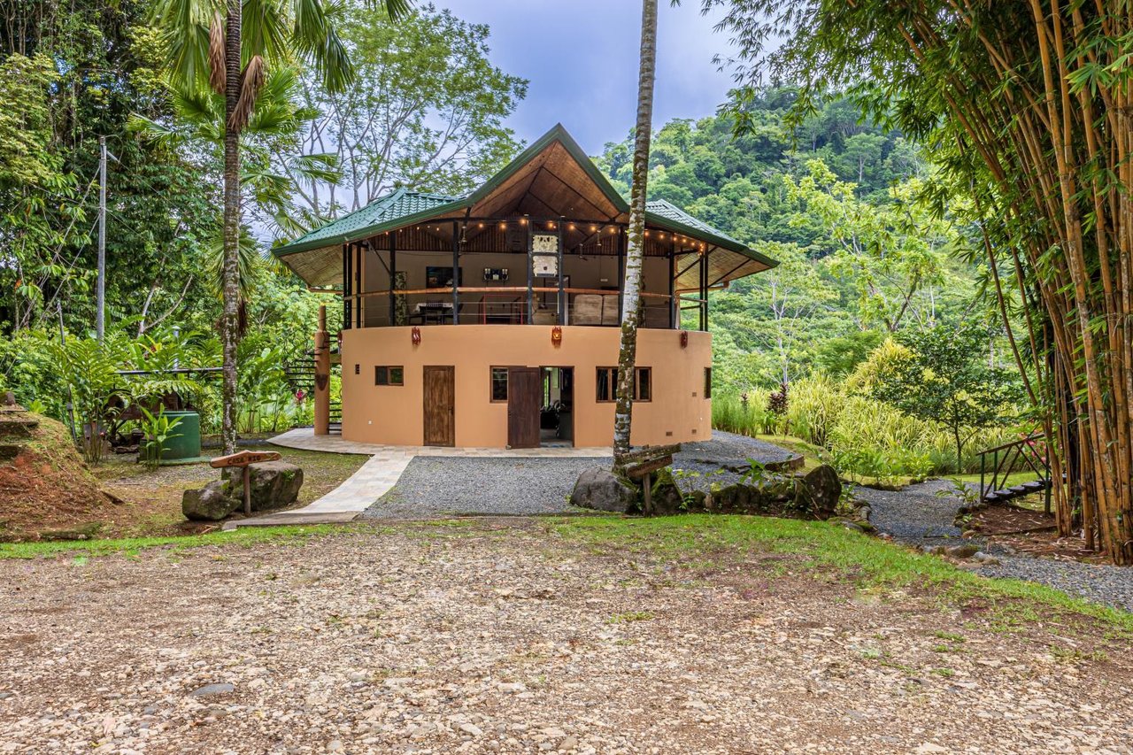 Uvita, Jungle Retreat Center on the Uvita River. Private and 17 Acres